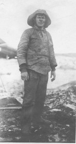 А. А. Иванов на буровой. 1930-е годы